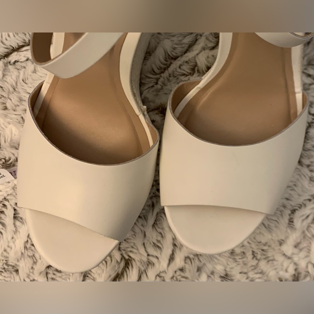 Steve Madden Citrus platform wedge strap sandals white preowned EUC - Picture 10 of 11